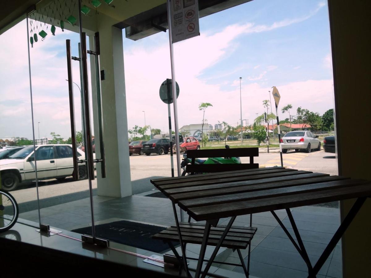 Comma Hotel Bandar Saujana Putra Exterior foto