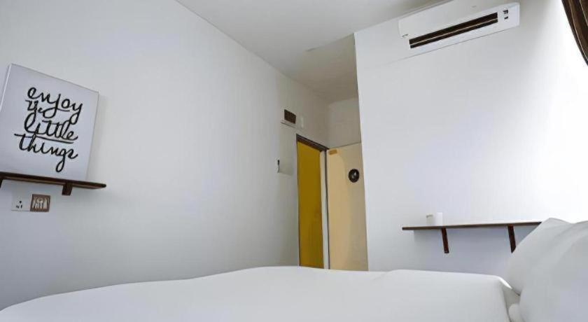 Comma Hotel Bandar Saujana Putra Exterior foto
